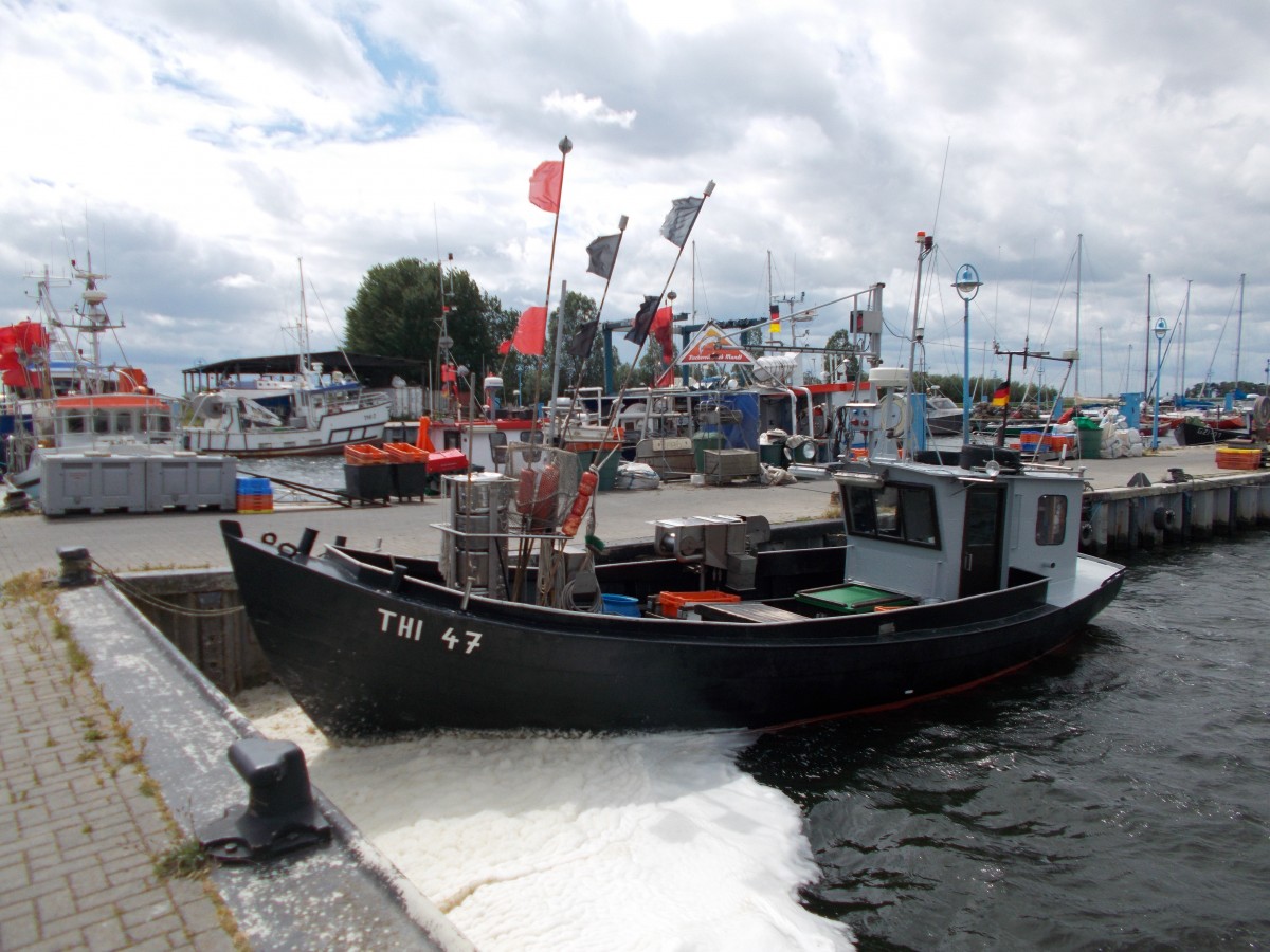 Fischkutter THI-47 im Hafen von Thiessow am 21.Juni 2014.