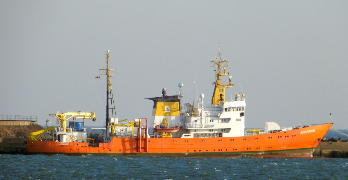 Forschungsschiff Aquarius am 31.12.15 in Sassnitz-Mukran