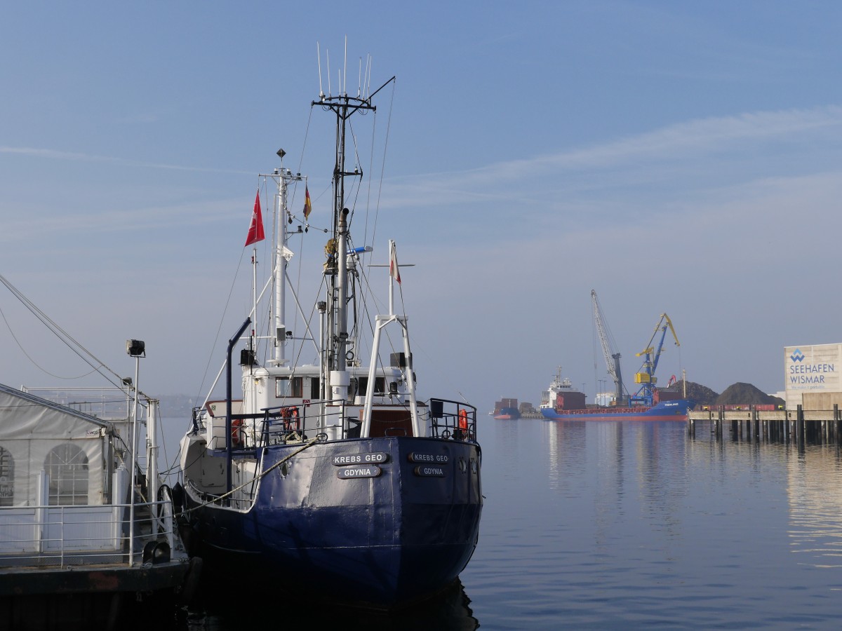 Forschungsschiff KREBS GEO, Gdynia (Danzig), gebaut 1958 VEB Elbewerft Boizenburg als Fischkutter RIESENHAI (SAS 319), Steuerbord; Wismar, 01.11.2015
