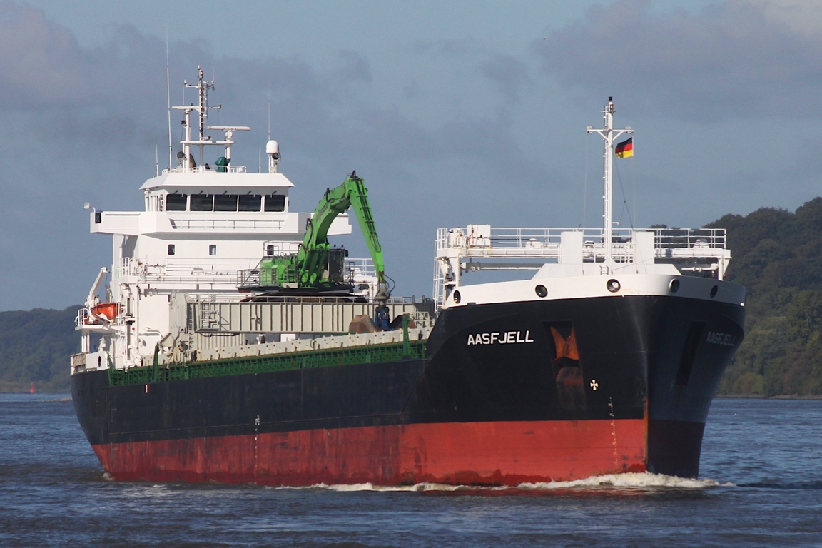 Frachtschiff AASFJELL (IMO 9904766); Datum: 22.09.2026; Aufnahmeort: Elbe/Hafen Hamburg, Deutschland.