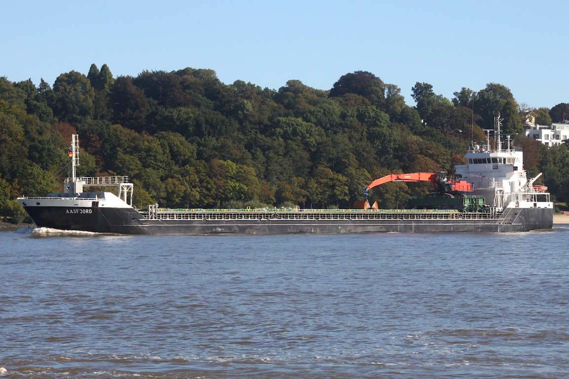 Frachtschiff AASFJORD (IMO 9321392); Datum: 22.09.2026; Aufnahmeort: Elbe/Hafen Hamburg, Deutschland.