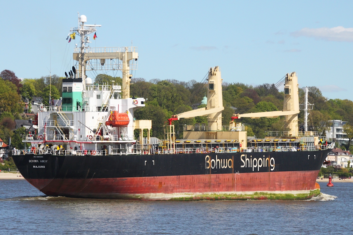 Frachtschiff BOHWA AMOY (IMO 9300958); Datum: 26.04.2026; Aufnahmeort: Elbe/Hafen Hamburg, Deutschland.