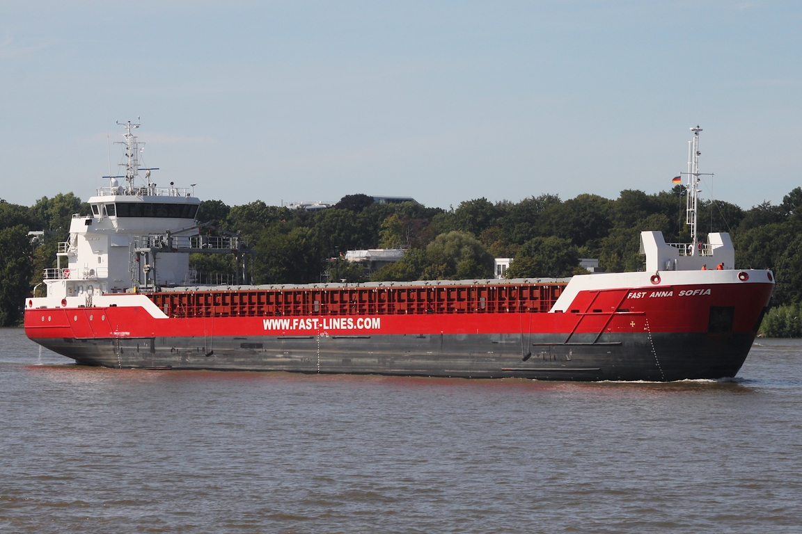 Frachtschiff FAST ANNA SOFIA (IMO 1029089); Datum: 12.08.2026; Aufnahmeort: Elbe/Hafen Hamburg, Deutschland.