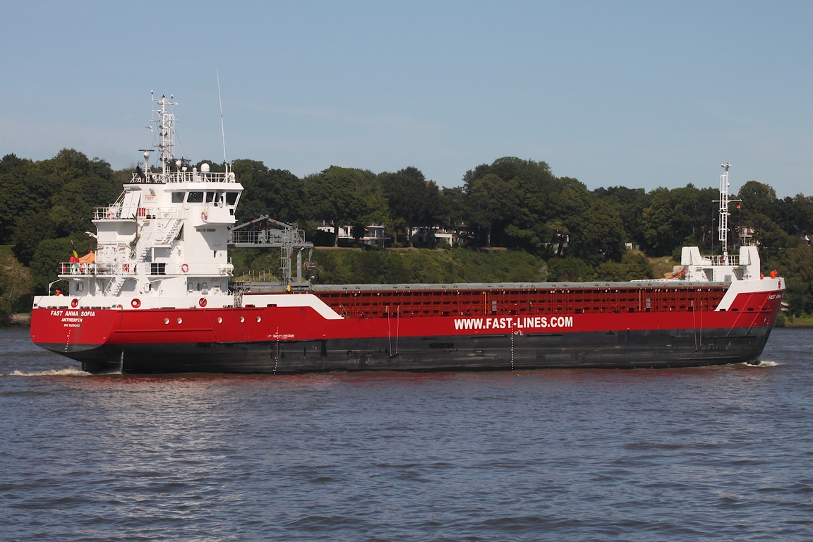 Frachtschiff FAST ANNA SOFIA (IMO 1029089); Datum: 12.08.2026; Aufnahmeort: Elbe/Hafen Hamburg, Deutschland.