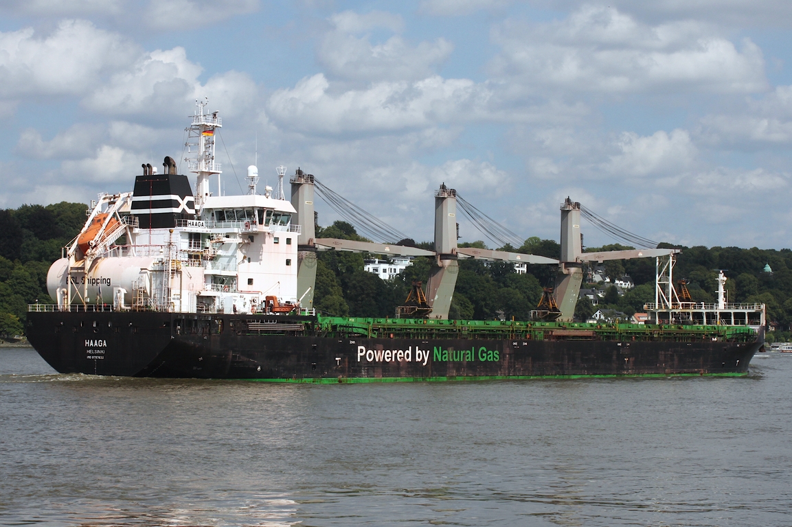 Frachtschiff HAAGA (IMO 9797632); Datum: 09.08.2025; Aufnahmeort: Elbe/Hafen Hamburg, Deutschland. 