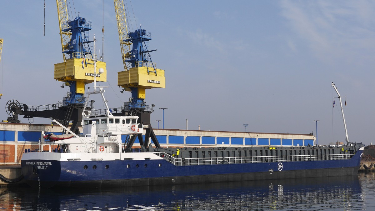 Frachtschiff HENDRIKA MARGARETHA (ex Donau) registriert in Hasselt, IMO 9057238, Baujahr 1993, Bauwerft: Severnav S.A, Drobeta Turnu Severin; Wismar Überseehafen, 01.11.2015
