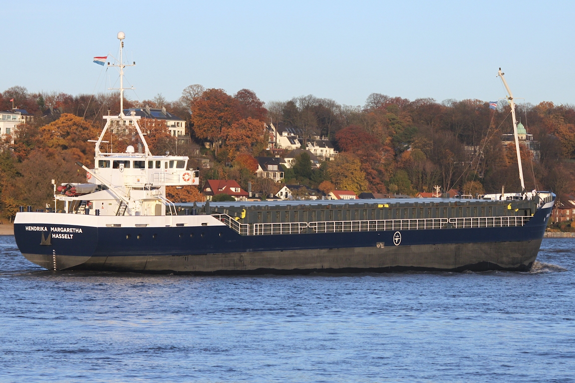 Frachtschiff HENDRIKA MARGARETHA (IMO 9057238); Datum: 06.11.2025; Aufnahmeort: Elbe/Hafen Hamburg, Deutschland.