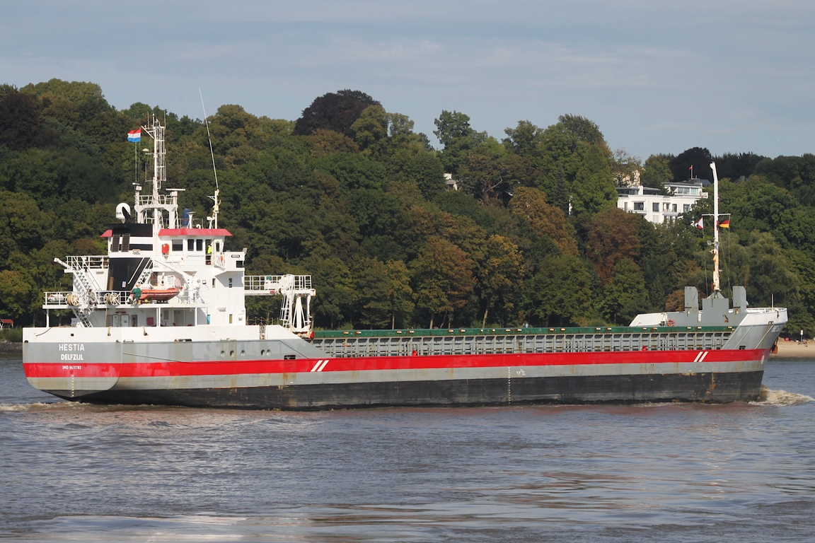Frachtschiff HESTIA (IMO 9411783); Datum: 07.09.2026; Aufnahmeort: Elbe/Hafen Hamburg, Deutschland.