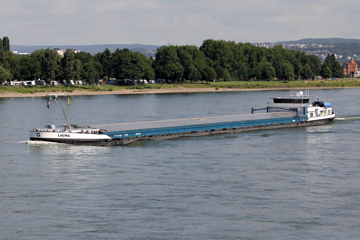 Frachtschiff  LAUMA  Rhein aufwärts in Koblenz 4.7.2017