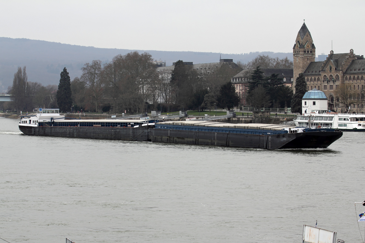 Frachtschiff  MARCONA+MARCONA II  Rhein abwärts bei Koblenz 12.3.2016