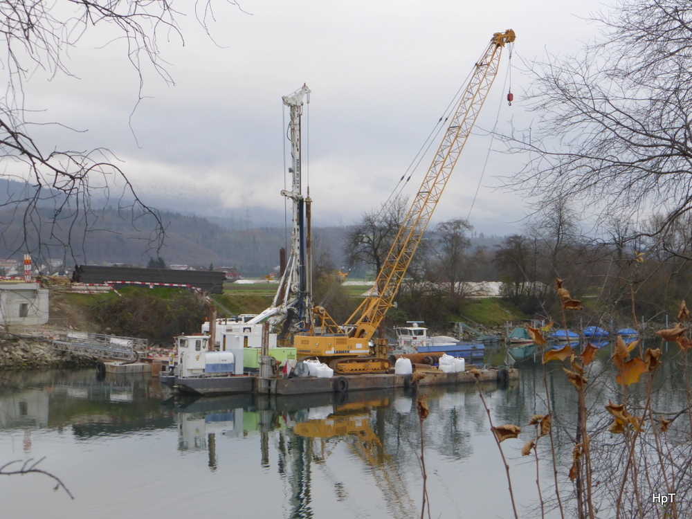 Frachtschiff REGULA im Nidau-Büren Kanal bei Safnern am 07.12.2014