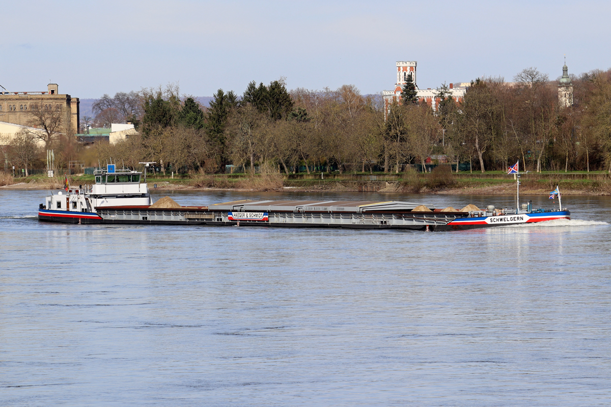 Frachtschiff  SCHWELGERN  Rhein aufwärts bei Stolzenfels/Koblenz 14.3.2024