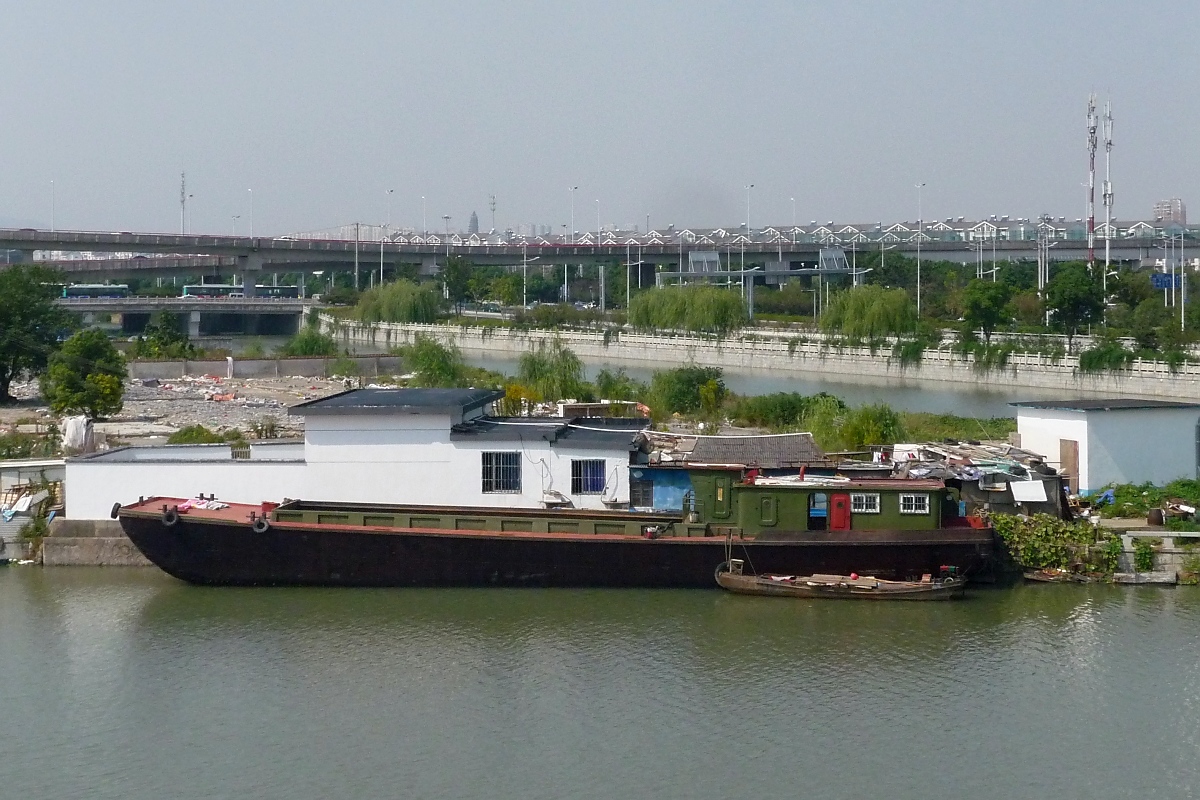 Frachtschiff in Suzhou, 11.10.2015