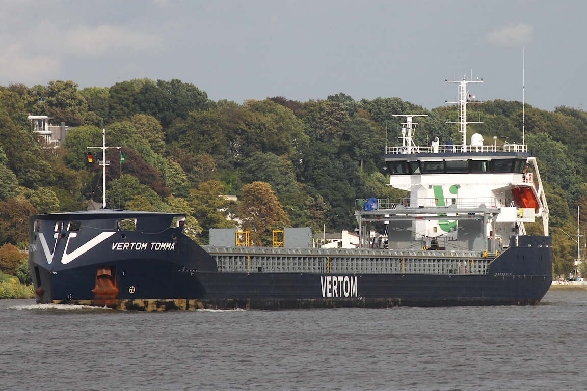 Frachtschiff VERTOM TOMMA (IMO 9938743); Datum: 09.09.2026; Aufnahmeort: Elbe/Hafen Hamburg, Deutschland.
