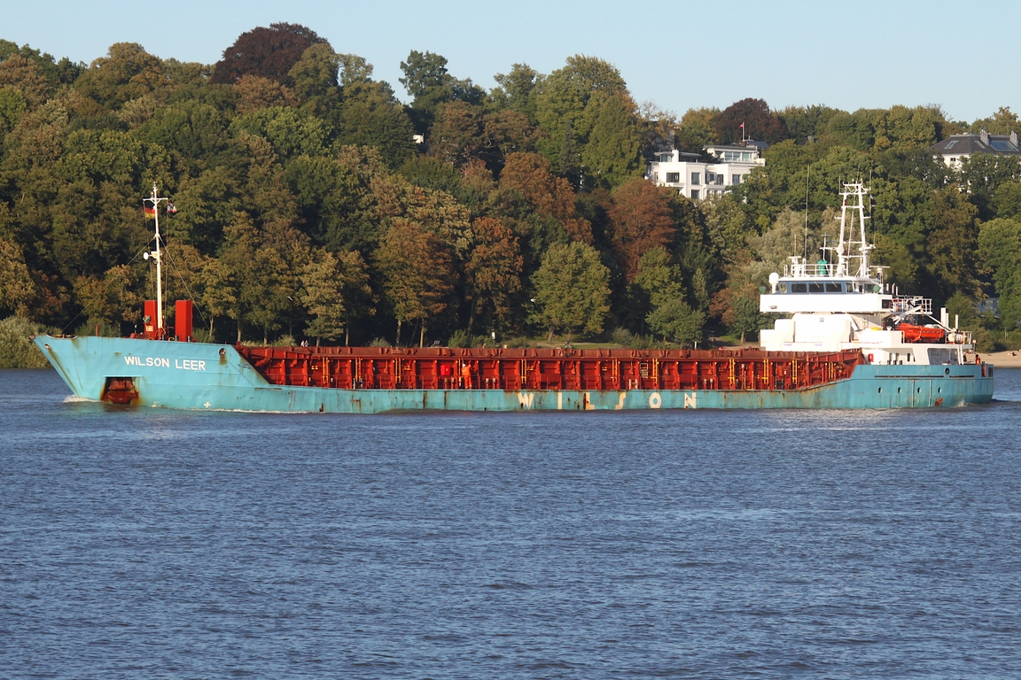 Frachtschiff WILSON LEER (IMO 9222429); Datum: 25.09.2026; Aufnahmeort: Elbe/Hafen Hamburg, Deutschland.