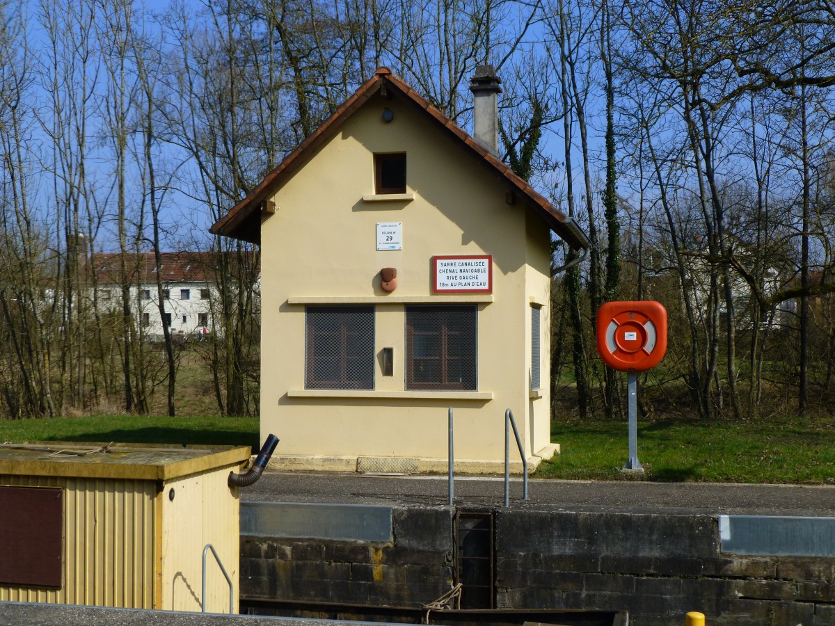 Frankreich, Lothringen / Deutschland, Saarland. Saarkanal, Schleuse 29 (auf der französischen Seite der Saar) zwischen Kleinblittersdorf und Bübingen. 08.03.2014