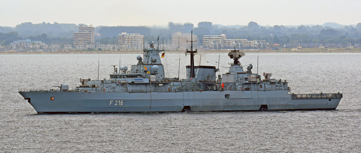 Fregatte F 216 SCHLESWIG-HOLSTEIN am Morgen des 23.08.2016 vor der Ostseeküste bei Kiel