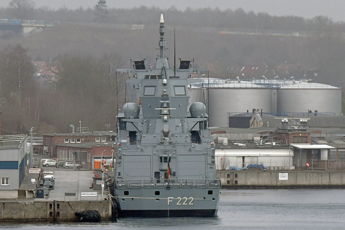 Fregatte F 222 BADEN-WÜRTTEMBERG am 10.02.2023 in Kiel