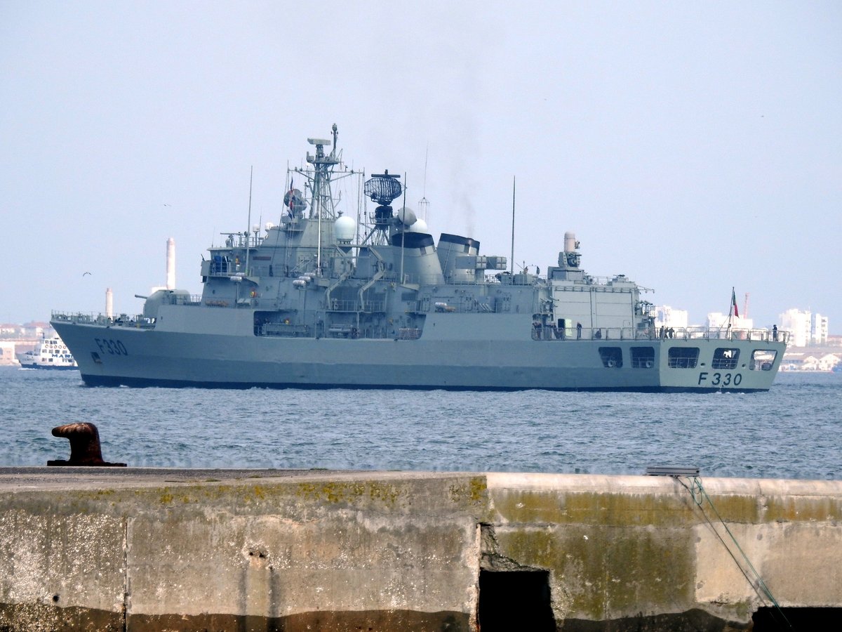 Fregatte F 330 Vasco da Gama der portugiesischen Marine auf dem Tejo bei Lissabon am 29.03.2017. Das Schiff hat 115,9 m Länge; Höchstgeschwindigkeit 31 Knoten und 184 Mann Besatzung.