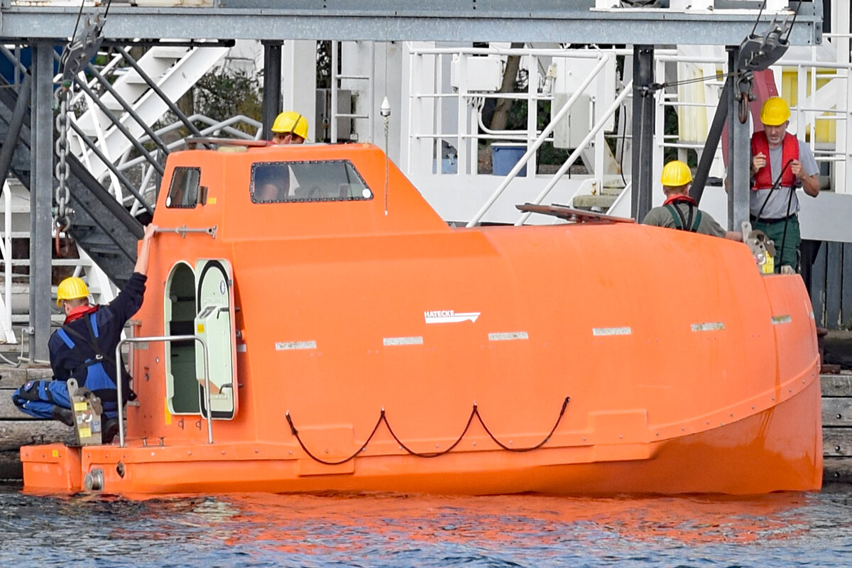 Freifall-Rettungsboot bei der Schleswig-Holsteinischen Seemannsschule in Lübeck-Travemünde. Aufnahme vom 14.09.2021