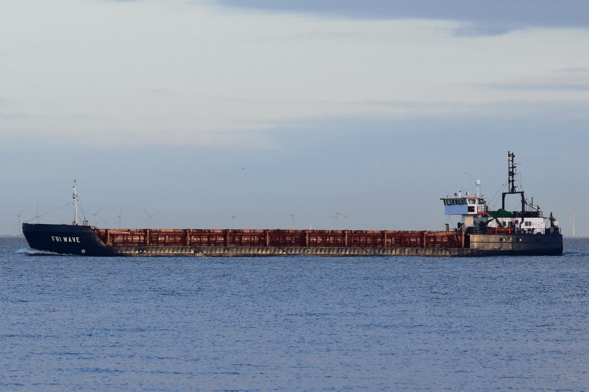 FRI WAVE , General Cargo , IMO 8915627 , Baujahr 1990 , 82.77 × 12.6m , 24.12.2018 , Cuxhaven