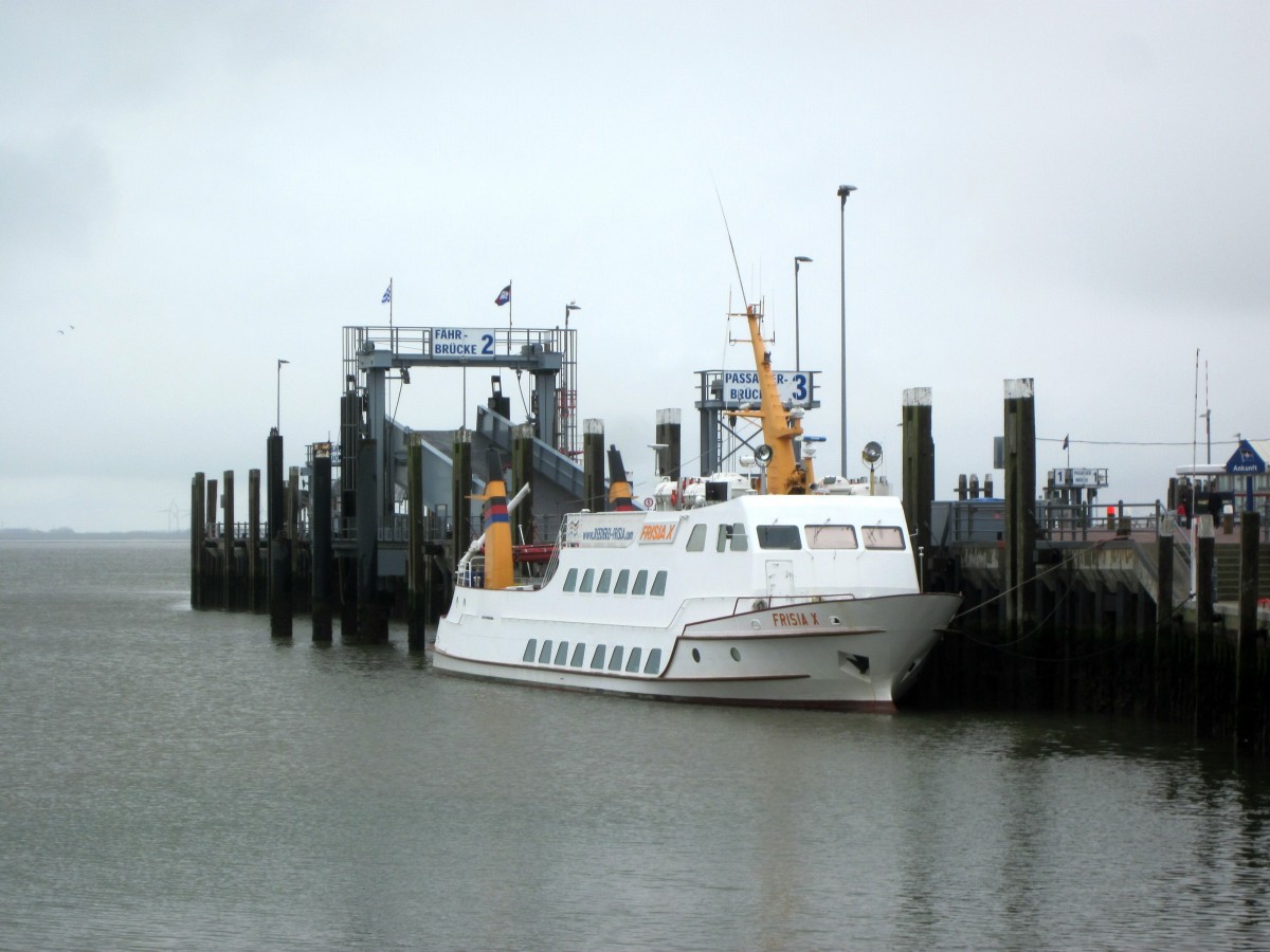 Frisia X (IMO 7222308 , 36 x 8m) wartete am 27.03.2015 auf Norderney auf den Beginn der Saison im April um u.a. Fahrten zu den Seehundsbänken auszuführen.