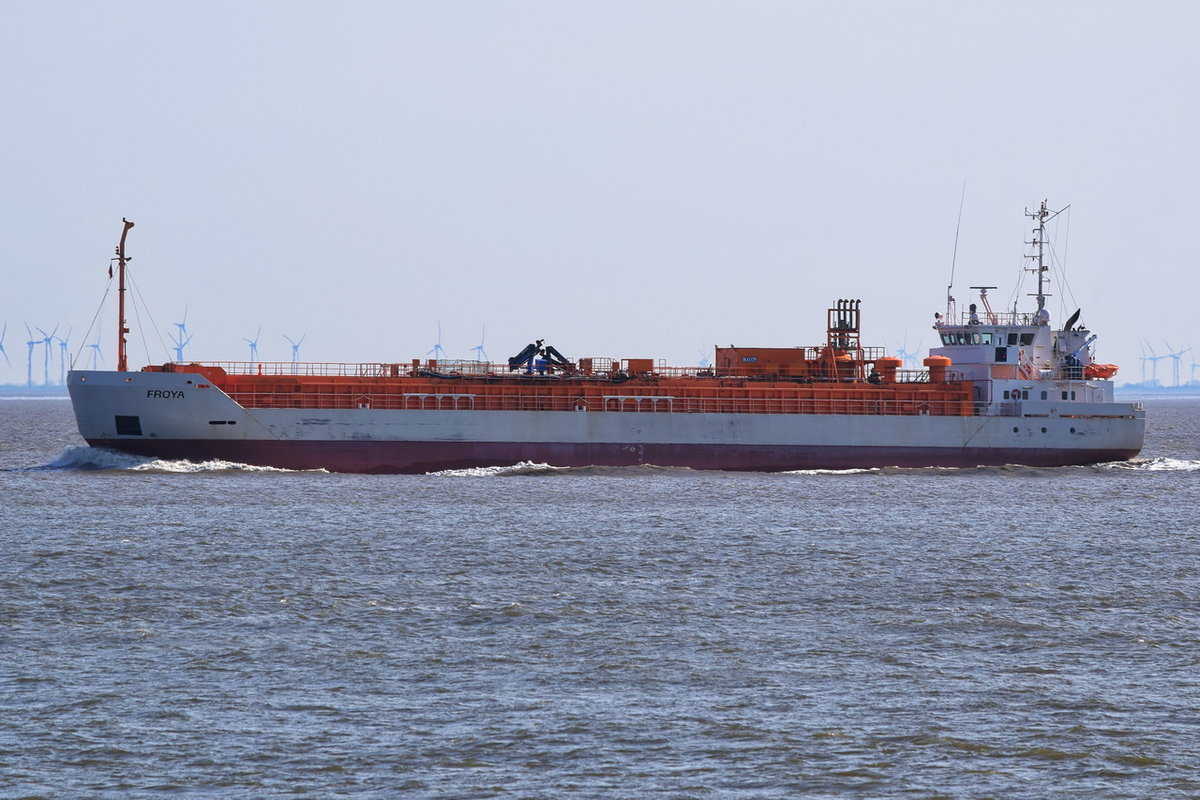 FROYA , CO2 Tanker , IMO 9345350 , Baujahr 2005 , 82.5 , 07.04.2018 Cuxhaven × 12.6m