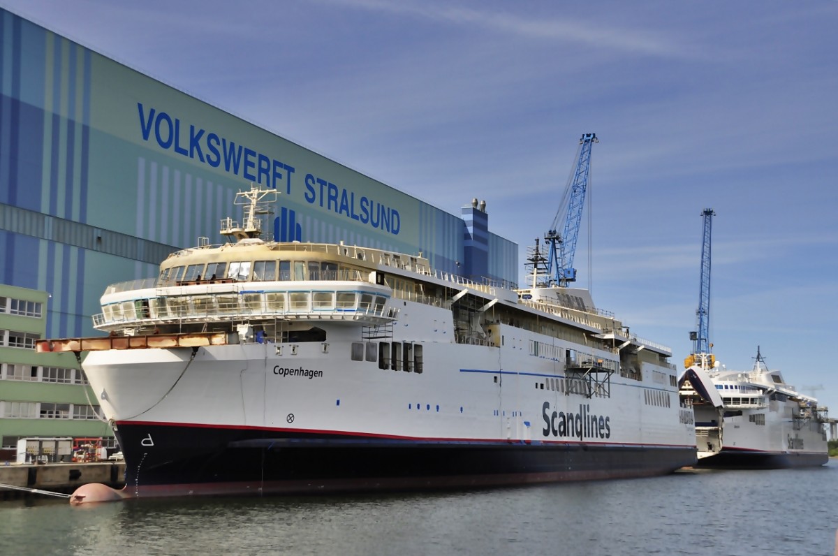 FS Copenhagen und Berlin am Ausrüstungskai der Volkswerft Stralsund am 07.08.2012, da war die Welt noch in Ordnung auf der Werft