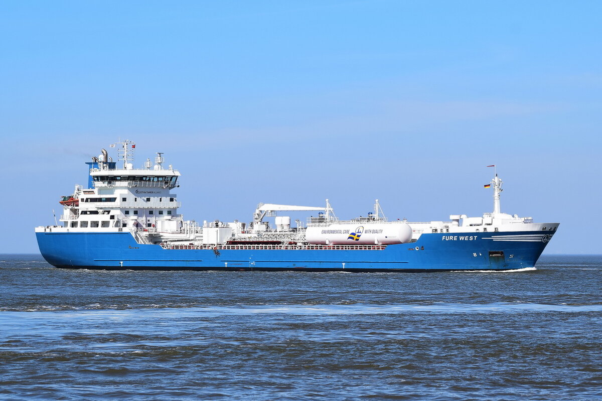 FURE WEST , Tanker , IMO 9301873 , 144 x 21.5 m , Baujahr 2006 , 18.04.2022 , Cuxhaven