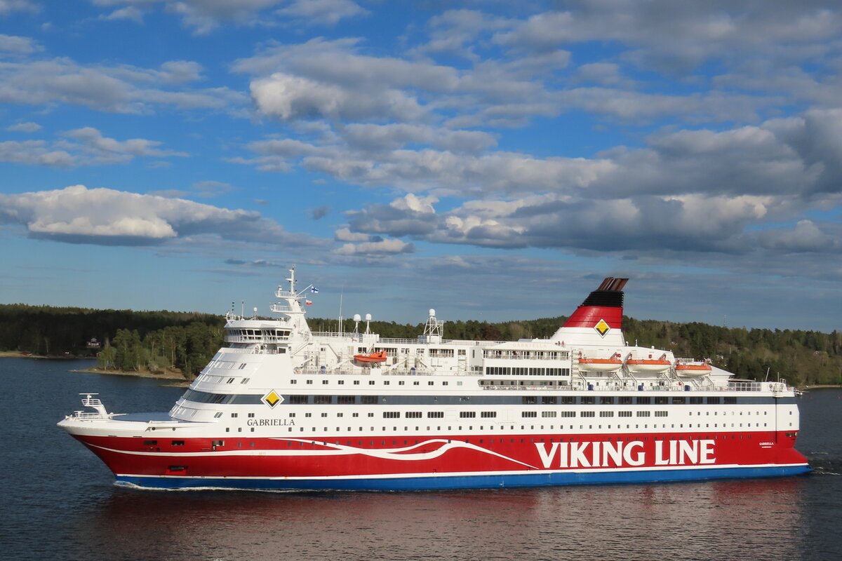 GABRIELLA; Viking Line; in den Stockholmer Schären am 13.05.22, gesehen von Bord der Viking Grace