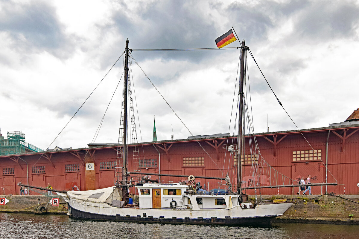 Gaffelketsch KÖNIGIN WILHELMINA am 14.08.2021 im Hafen von Lübeck