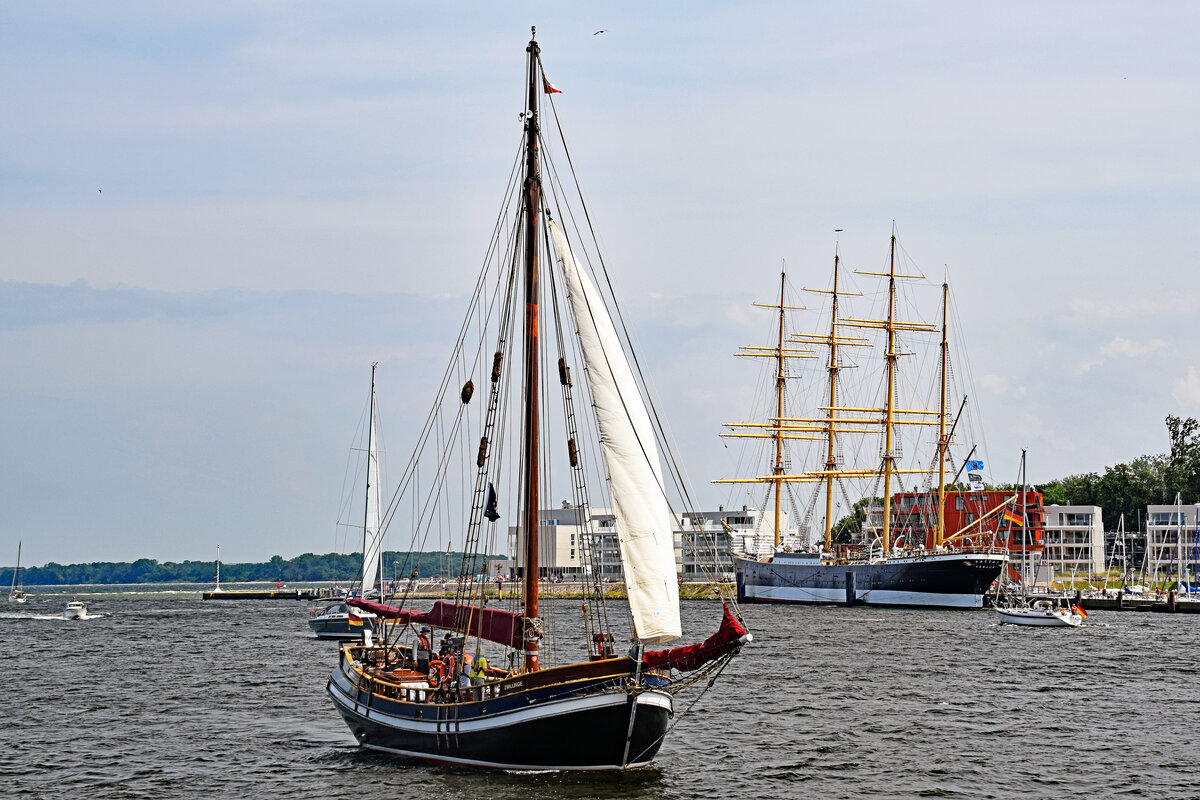 Gaffelkutter DIE ZWILLINGE VON KAPPELN am 11.7.2021 im Hafen von Lübeck-Travemünde