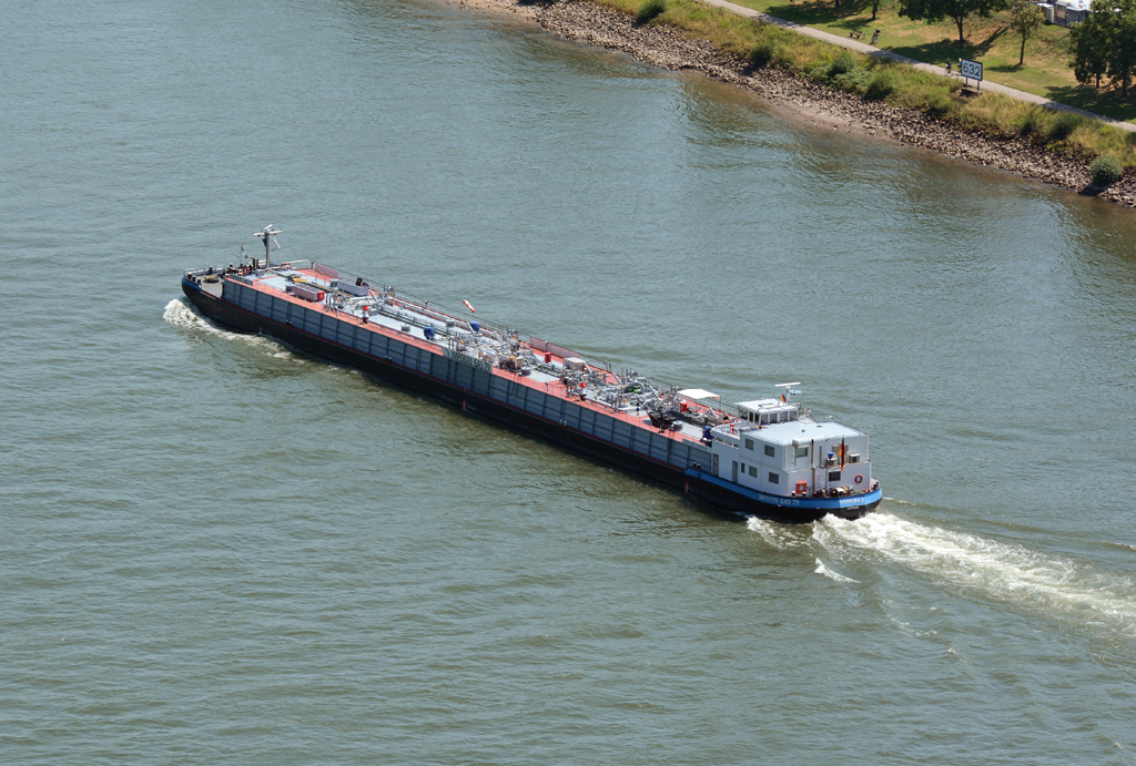 Gastankschiff  Imperial Gas 79  auf dem Rhein in Remagen - 03.07.2014