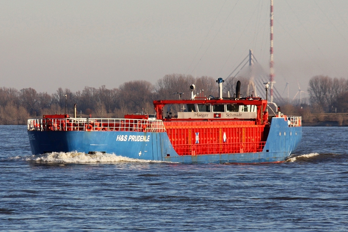 General Cargo Ship H&S Prudence (IMO Nr:9226188) am 20.01.2019 auf dem Rhein km 824 bei Xanten.(kommend von Duisburg-Ruhrort)