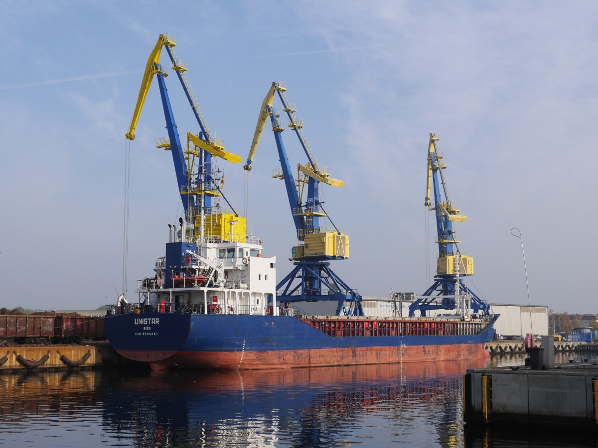 General Cargo Ship UNISTAR, Riga (Latvia), IMO 9505687 im Überseehafen Wismar, 01.11.2015
