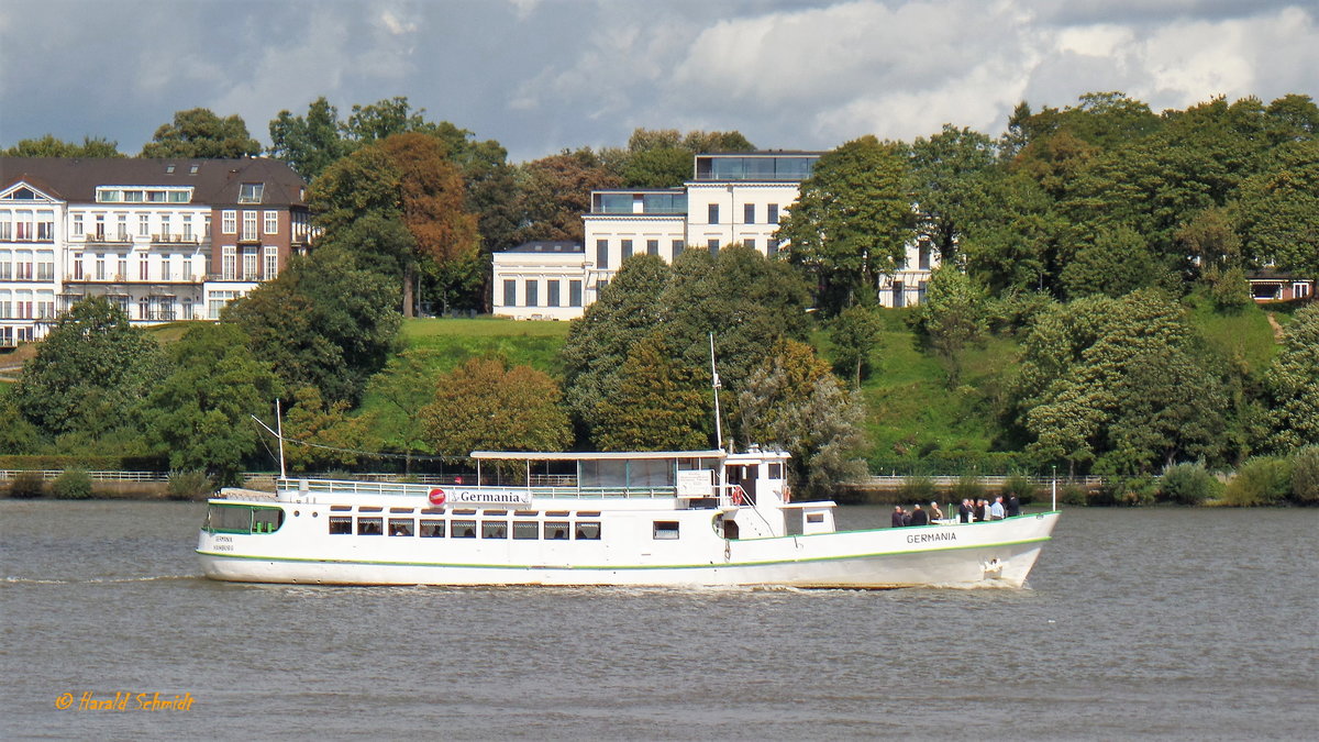 GERMANIA (ENI 05305090) am 15.9.2017, Hamburg, Elbe Höhe Övelgönne /
Ex-Name: NORDLAND / 
Binnenfahrgastschiff / Lüa 35 m, B 7 m, Tg 1,8 m / 1 MWM-Diesel, 294 kW (400 PS), 13 kn / gebaut 1960 bei Schichau, Bremerhaven / Passag.: Salon 70, ges. 200 / Reederei Kapitän Prüsse, Hamburg – als Romantikschiff vermarktet /
