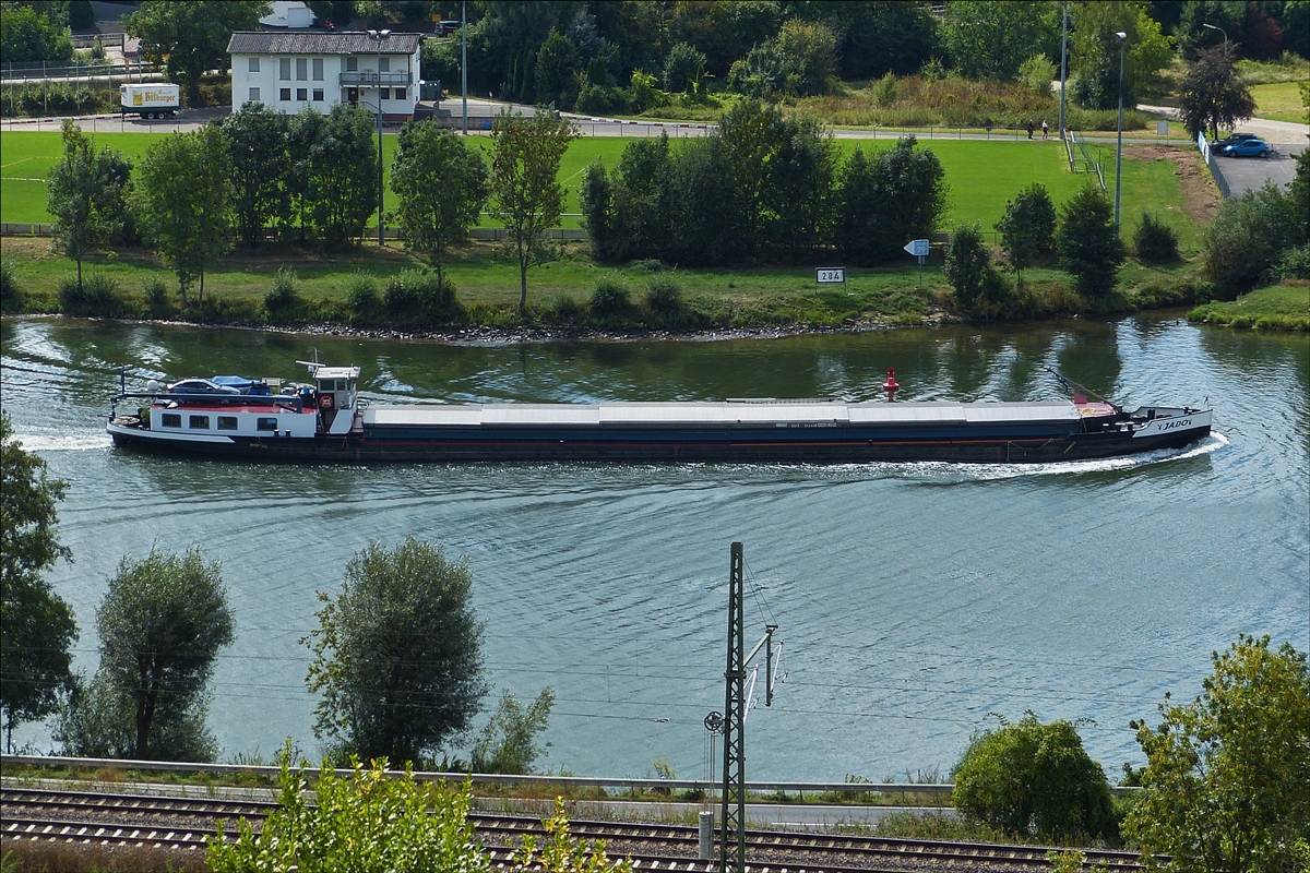 GMS „JADO“ ENI 02313522; L 67 m; B 8,20 m; t 833, fährt am 02.09.2018 Flussaufwärts auf der Mosel an Wasserliesch vorbei.