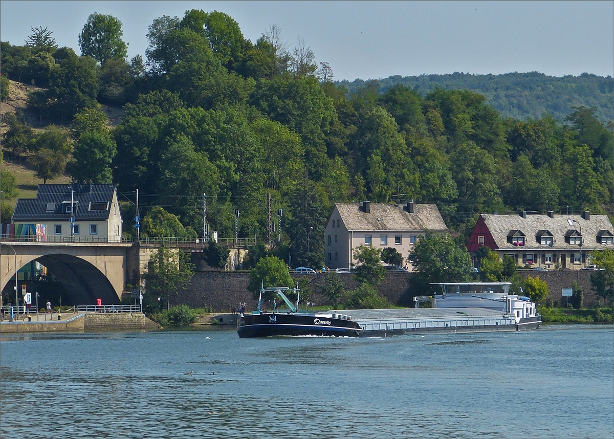 GMS „Queeroy“ BJ 2007; ENI 06105007; L 110 m; B 11,45 m; Tonnage 3279 t; Heimathafen Merksem; Flagge Belgien, auf der Mosel zu Berg, an der Deutsch – Luxemburgischen Grenze nahe Wasserbillig.  25.08.2019 