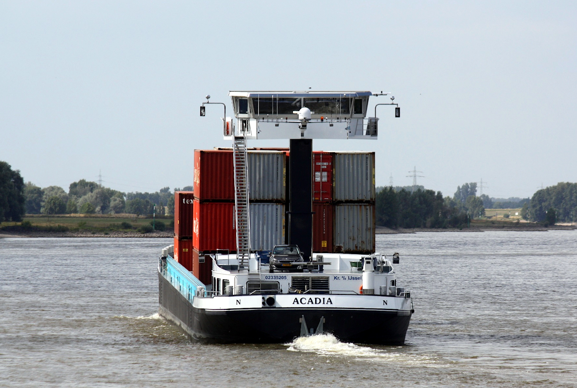 GMS ACADIA (ENI:02335205) L.110 m B.11,45 m T 2830 Flagge Niederlande auf dem Rhein zu Tal am 08.07.2022 in Xanten.