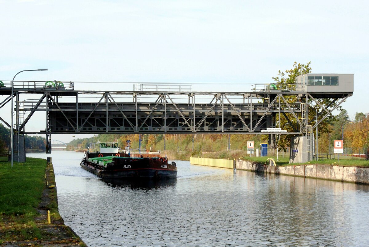 GMS  ALBIS  (08455001 , 79,9 x 9,28m) am 25.10.2021 im  Oder-Havel-Kanal /  HAVEL-ODER-WASSERSTRASSE  vor dem Schiffshebewerk Niederfinow.