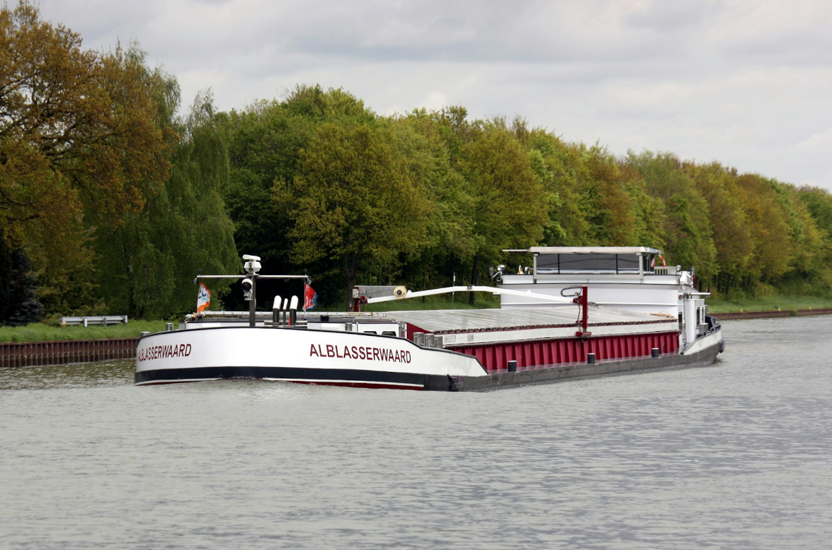GMS ALBLASSERWAARD ENI:02324800) L86 m B.9,50 m T 1719 Flagge Niederlande auf dem MLK am 20.04.2024 in Bad Essen.