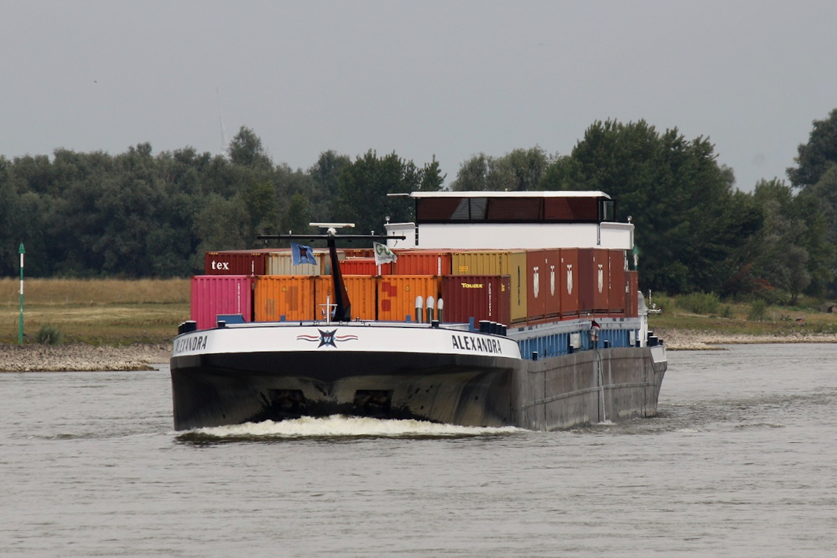 GMS ALEXANDRA (ENI:02332975) L.135 m B.14,20 m T 5500 TEU 421 Flagge Niederlande auf dem Rhein zu Berg am 09.07.2022 in Xanten.