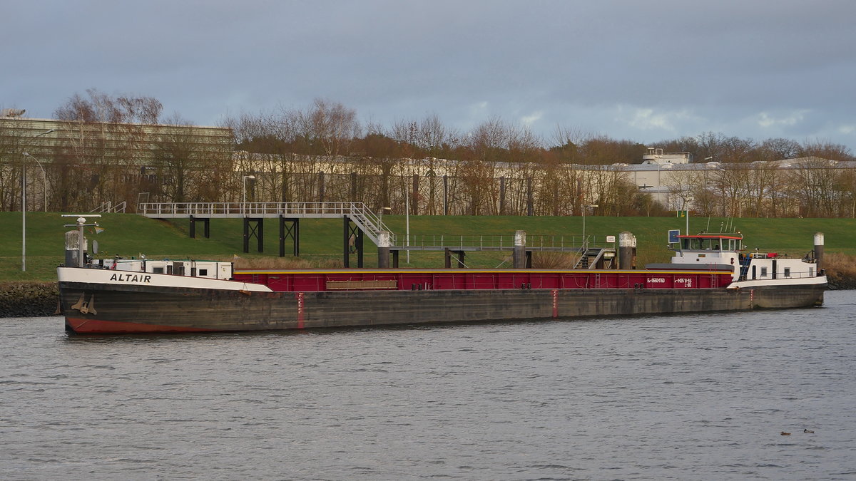 GMS ALTAIR (ex FÜRTH) , ENI 05501760, Hamburg pausiert die Elbe zu Tal im unteren Schleusenkanal Geesthacht; 30.12.2018
