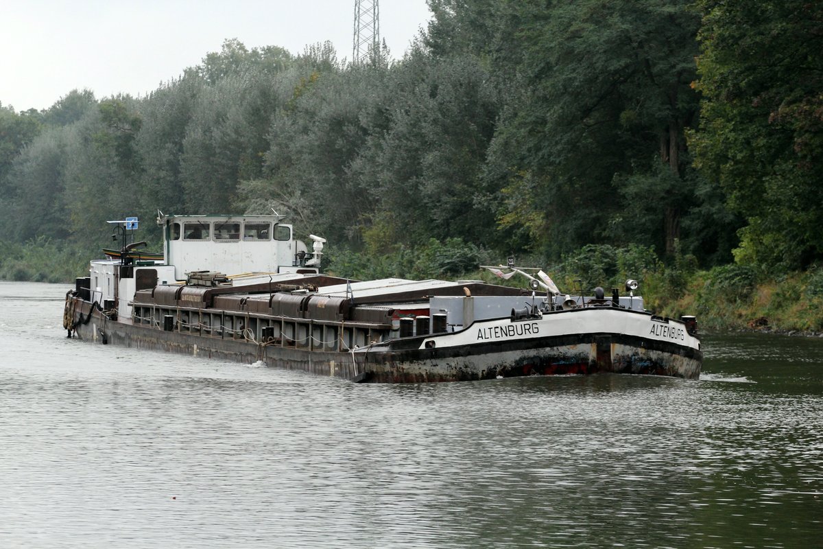 GMS Altenburg , 04031130 , 67 x 8,2m , gemeldet in Decin / CZ , am 13.10.2016 im Sacro-Paretzer-Kanal (UHW) zw. Marquardt u. Schlänittzsee auf Talfahrt.