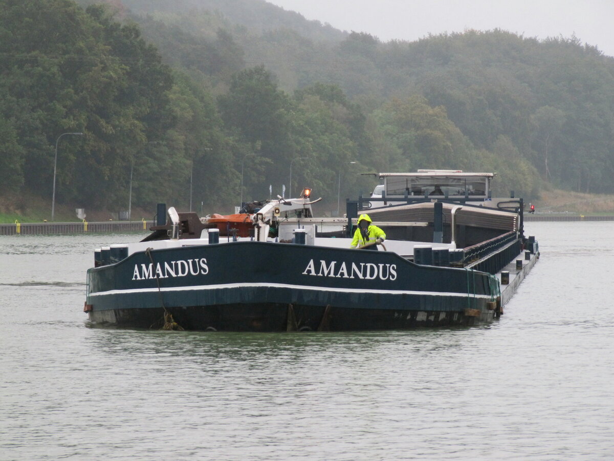 GMS  AMANDUS  (02322992 , 100 x 9,5m) erreichte am 26.09.2022 bei regnerischem Wetter Bergeshövede /  DORTMUND-EMS-KANAL  zu Tal.