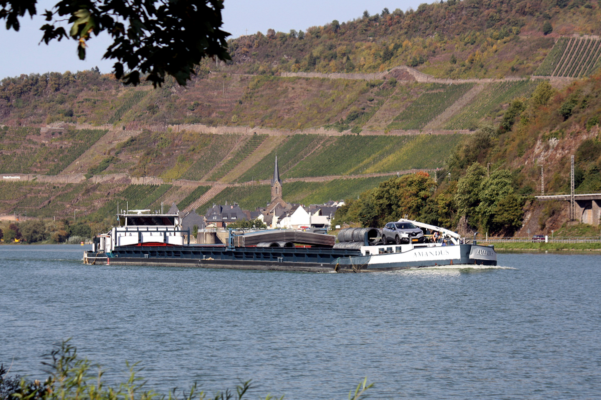 GMS AMANDUS (ENI:02322992) L.100m B.9,50m T.2052 am 15.09.2020 auf der Mosel zu Berg in St. Aldegund.