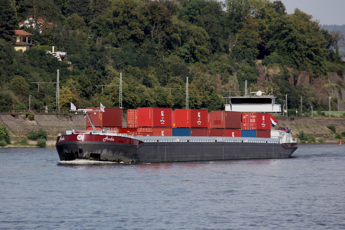 GMS ANDA /ENI:02332439) L.135 m B.11,45 m T 3878 Flagge Niederlande auf dem Rhein zu Tal am 18.08.2023 in Andernach.