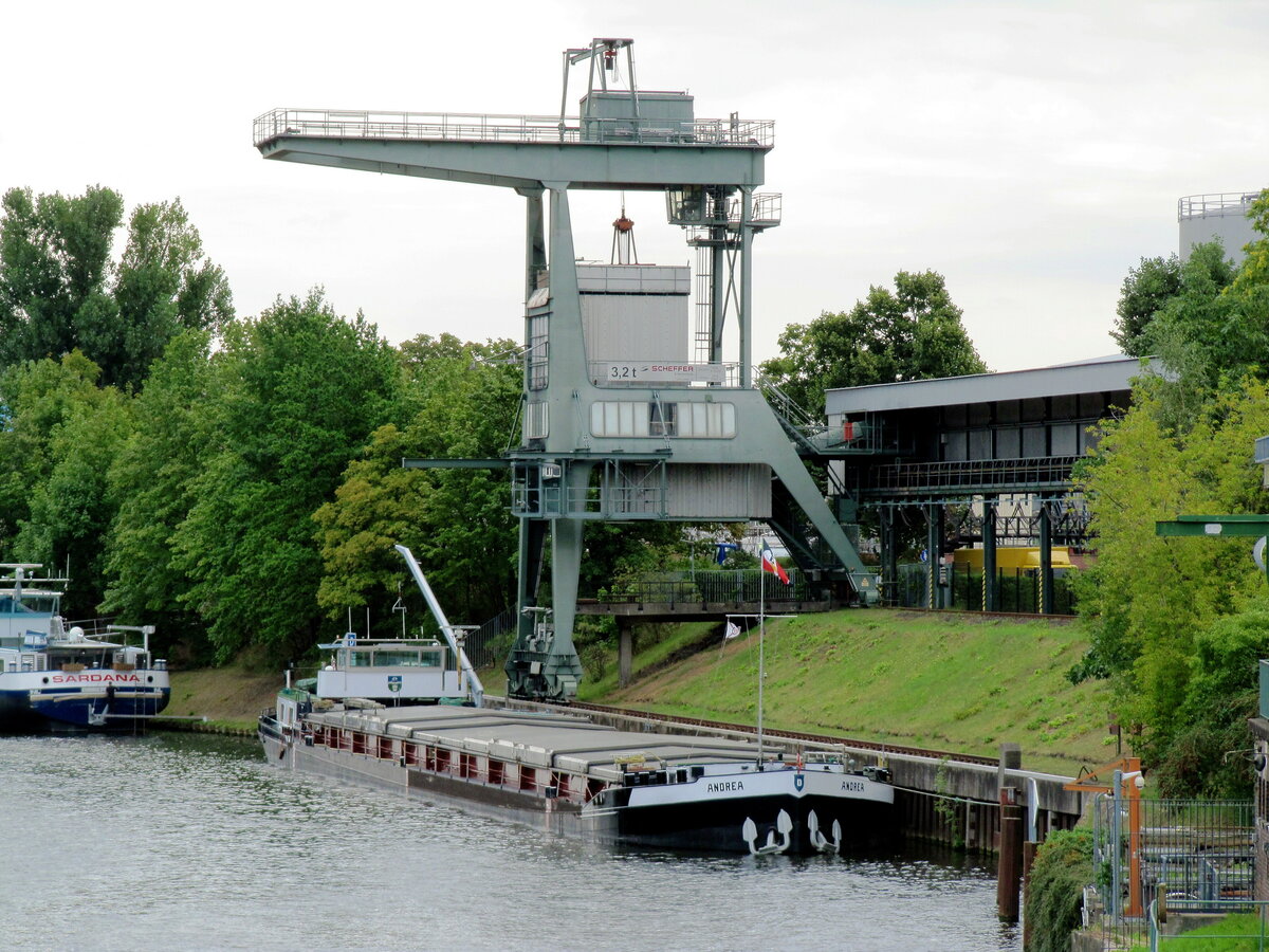 GMS  ANDREA  (04000200 , 85 x 9,50m) lag am 22.08.2021 am Kraftwerk Berlin-Moabit im  BERLIN-SPANDAUER-SCHIFFFAHRTSKANAL.