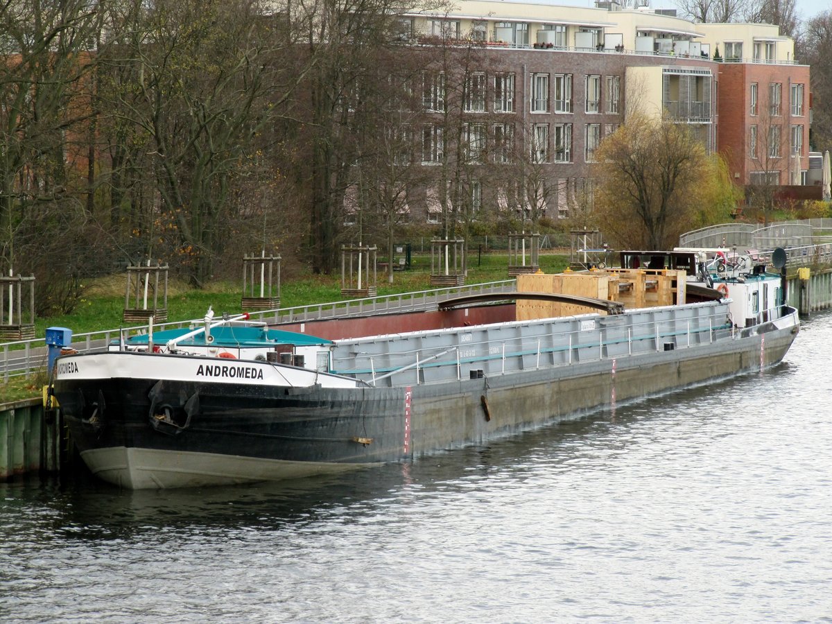 GMS Andromeda (08348071 , 67 x 7,22m) lag am 27.11.2017 am Havelufer in Berlin-Spandau.