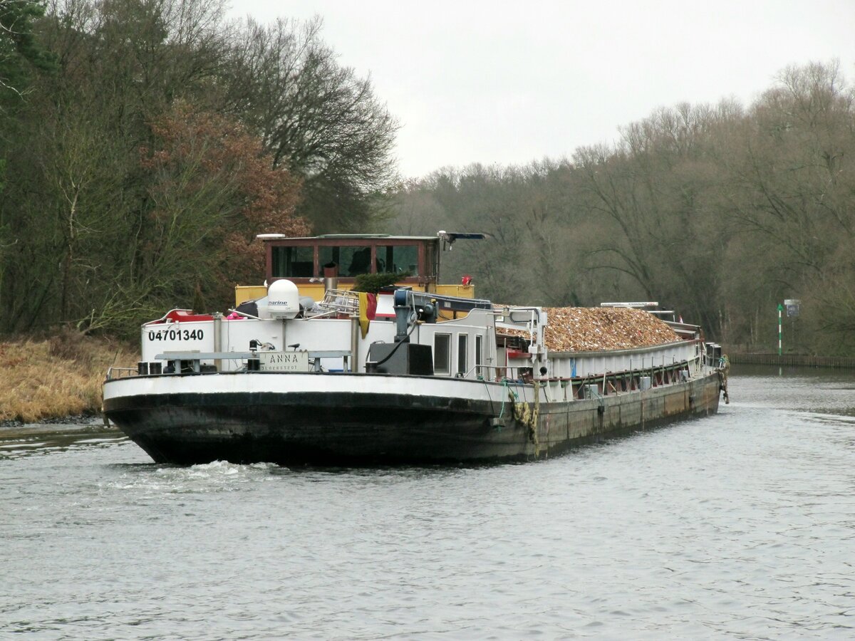 GMS  ANNA  (04701340 , 80 x 8,20m) am 24.01.2022 im  TELTOWKANAL  vor der Schleuse Kleinmachnow auf Bergfahrt.